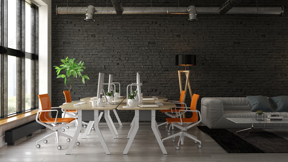 Bureau de réunion avec des ordinateurs
