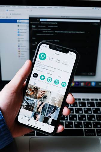 Image compte instagram sur téléphone.